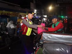 Kabid Humas Polda Jabar : Patroli Sahur, Cara Polisi Jaga Kamtibmas Sambil Bangunkan Warga di Bulan Ramadhan