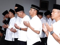 TINGKATKAN JALINAN SILATURAHMI, PJ GUBERNUR JABAR BERSAMA IRWASDA POLDA JABAR DAN FORKOPIMDA JABAR GELAR  TARAWIH KELILING