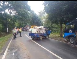 Sat Lantas Polres Garut Terjun Langsung Ke Lokasi Kejadian Kecelakaan Di Jalan Raya Cisurupan