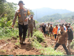 KABID HUMAS POLDA JABAR : SITUASI BENCANA ALAM LONGSOR DI KEC. CIPONGKOR BANDUNG BARAT