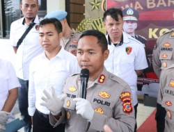 Pengedar Obat Terlarang Terkapar Dikeroyok Kawannya, Polisi Amankan 5 Pucuk Senpi dan 1,247 Juta Butir Obat Terlarang di Rumah Terduga Pelaku