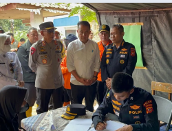 Pj. GUBERNUR JABAR DAN KAPOLDA JABAR CEK LOKASI LONGSOR DI KEC. CIPONGKOR