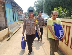 Kapolsek Jasinga Polres Bogor Pimpin Langsung giat berbagi sembako kepada kaum Dhuafa dan anak yatim piatu Diwilayah Binaan