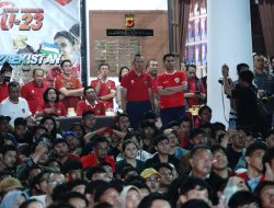 Kapolda Jabar Bersama Masyarakat Melaksanakan Nonton BarengTimnas U-23