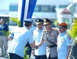 Wakapolda Jabar Brigjen Pol. Bariza Sulfi, menghadiri Upacara Serah Terima Jabatan DanLanud Husen Sastranegara Bandung