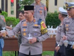 Peduli Sesama Muslim, Kapolres Subang Bagikan Takjil Depan Mako Polres