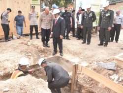 Kapolres Cianjur Melaksanakan Peletakan Batu Pertama Pembangunan Renovasi Rumah Khusus Asrama Polisi Selaeurih