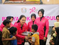 Sapa Pengungsi Banjir Bandang Sumbar, Ketum Bhayangkari Hibur Anak-anak Pengungsi