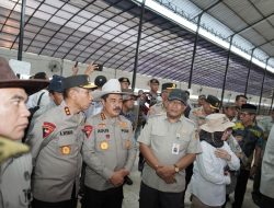 Kapolda Jabar Irjen Pol. Dr. Akhmad Wiyagus, S.I.K., M.Si., M.M. beserta PJU Polda Jabar mendampingi Menteri Pertanian dan Wakapolri pada kunjungan kerja dalam rangka mempersiapkan Hewan Kurban menjelang Idul Adha 1445 H.