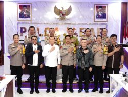 KAPOLDA JABAR BERSAMA DENGAN WAKAPOLDA DAN PJU POLDA JABAR MENERIMA KUNJUNGAN KETUA MAHKAMAH KEHORMATAN DEWAN DPR RI DAN ROMBONGAN DI POLDA JABAR