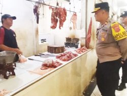 Kapolsek Jatiwangi Intensifkan Program Polisi Blusukan dengan Cek Harga Kebutuhan Pokok di Pasar Ciborelang