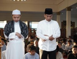 Kapolda Jabar dan Pju Polda Jabar Laksanakan Sholat Idul Adha 1445 H serta Serahkan Hewan Qurban kepada Panitia Pemotongan Polda Jabar