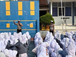 Unit Kamsel Sat Lantas Polres Cianjur Gelar Police Goes to School di SMKN 1 Cianjur