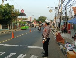 Cegah Kemacetan, Unit Lantas Polsek Ciranjang Polres Cianjur Rutin Giat Gatur Lalin Pada Pagi Hari