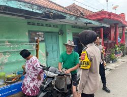 Polisi Blusukan: Polwan Bhabinkamtibmas Polsek Panyingkiran Sambangi Warga, Wujud Nyata Inovasi Polres Majalengka