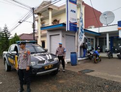 Personel Polsek Bongas Polres Indramayu Patroli ke Mesin ATM Cegah Kejahatan Perbankan