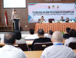 WAKAPOLDA JABAR MEMBUKA PEMBEKALAN DAN PELATIHAN KETERAMPILAN BAGI ANGGOTA POLRI DAN ASN POLDA JABAR T.A 2024