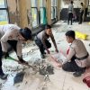 Pasca Gempa, Polresta Bandung Gerak Cepat Bantu Warga Bersihkan Puing-Puing