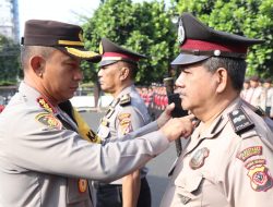 Kapolrestabes Bandung Pimpin Upacara Kenaikan Pangkat Pengabdian Anggota Polri