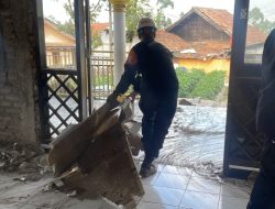 Brimob Polda Jabar Turun Langsung Bantu Korban Gempa di Bandung dan Garut