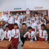 Polres Indramayu Bersama Kodim 0616 dan Pemkab Indramayu Gelar Makan Siang Bergizi di SDN Gelarmendala