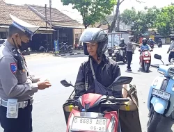 Razia “Hunting” di Bandung, Knalpot Brong dan Helm Jadi Incaran Polisi