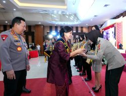 Polwan Polda Jabar Raih Juara 1 Lomba MC Bahasa Inggris Tingkat Nasional