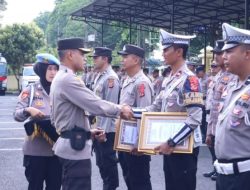 Polres Banjar Beri Penghargaan kepada 15 Personel Berprestasi