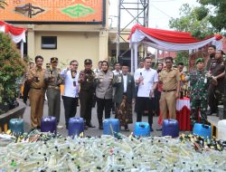 Berantas Peredaran dan Cegah Gangguan Kamtibmas, Polresta Cirebon Musnahkan Ribuan Botol Miras