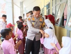 Wujudkan Anak Sehat dan Cerdas, Polres Ciamis Berikan Makan Siang dan Susu Gratis di SDN 2 Kadupandak