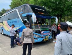 Polisi Tilang 11 Bus Wisata yang Bandel Gunakan Klakson Telolet di Masjid Raya Al Jabbar