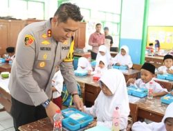 Polres Tasikmalaya Berbagi Kebahagiaan, Makan Siang Sehat Bersama Pelajar