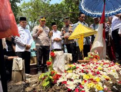 Kapolres Subang Berziarah dan Ikuti Prosesi Pemakaman Korban Bullying