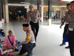 Jumat Berkah, Satlantas Polres Sukabumi Bagikan Sembako dan Makanan di RSUD Palabuhanratu,