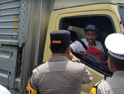 Polres Sukabumi Bagikan Suplemen Gratis untuk Sopir Truk