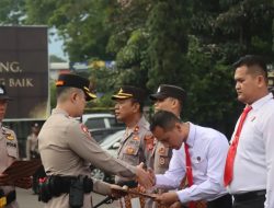 Kapolres Garut Berikan Penghargaan Kepada Personel Yang Berprestasi