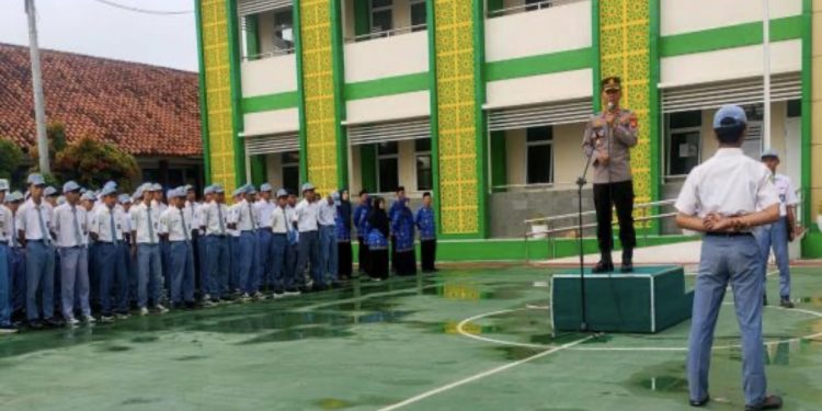 Kapolsek Cihideung Ajak Pelajar MAN 2 Kota Tasikmalaya Bijak Bermedia Sosial dan Hindari Kenakalan Remaja