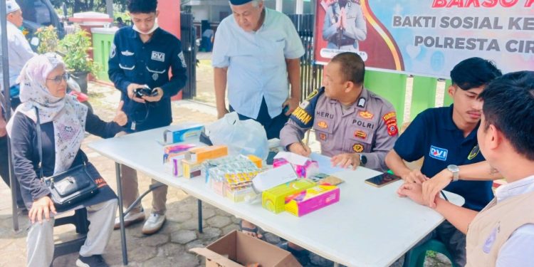 Polresta Cirebon Gelar Bakti Sosial Kesehatan, Puluhan Warga Antusias Periksa Kesehatan