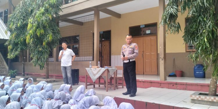 Bangun Generasi Muda yang Aman dan Sehat, Polsek Cikijing Edukasi Siswa SMPN 1 Cikijing tentang Bahaya Narkoba dan Bullying