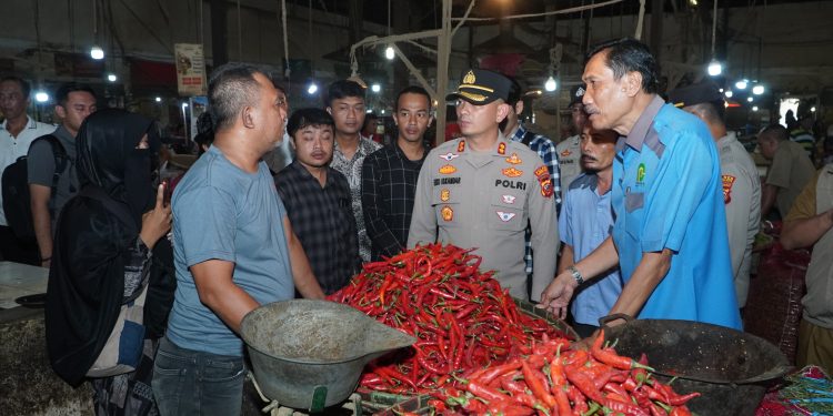 Kapolres Cirebon Kota Jaga Stabilitas Harga Jelang Ramadhan: Pantauan Pasar dan Imbauan Bijak Berbelanja