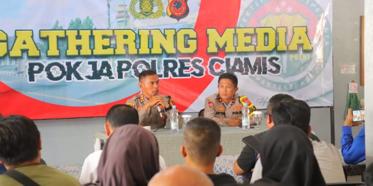 Kapolres Ciamis Jalin Silaturahmi dengan Insan Pers, Tegaskan Pentingnya Sinergitas dan Pemberitaan Berimbang