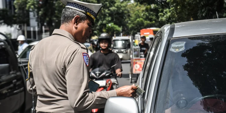 Langkah Humanis, Polrestabes Bandung Berikan Teguran Kepada 31 Pengendara Pada Hari Kedua Operasi Keselamatan Lodya 2025