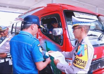 Polres Sukabumi Lakukan Pemeriksaan Kendaraan Umum dan Tes Urine di Terminal Palabuhanratu