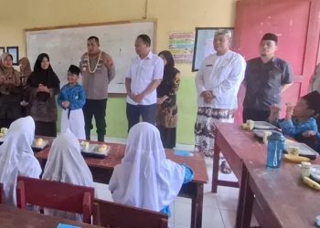 Peduli Pendidikan, Personel Polresta Cirebon Dirikan Sekolah Gratis