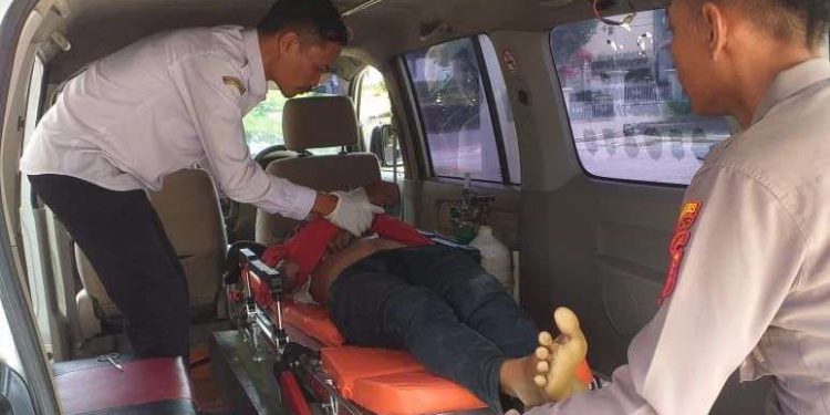 Polisi Lakukan Olah TKP Usai Pria Ditemukan Tewas Diduga Tersengat Listrik di Garut