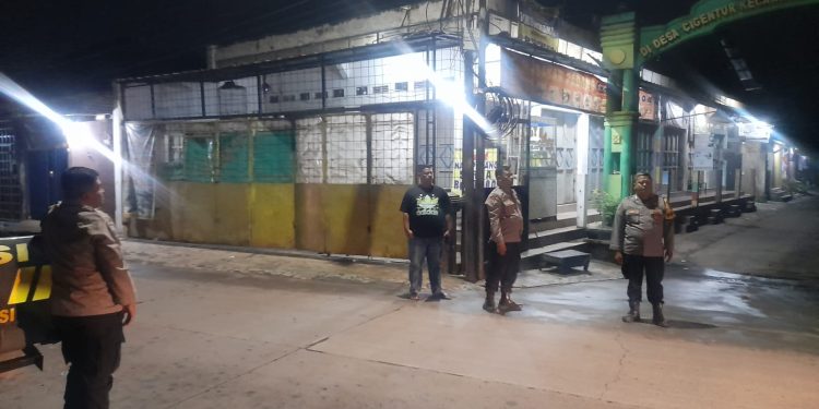 Patroli Jelang Sahur, Polsek Paseh Polresta Bandung Jaga Kondusifitas Kamtibmas