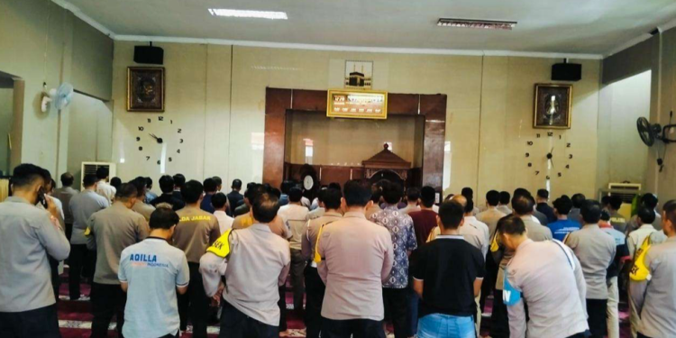 Polres Subang Gelar Salat Ghaib untuk Tiga Anggota Polri Gugur di Lampung