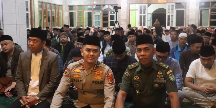 Kapolres Garut dan Forkopimda Gelar Tarawih Keliling, Jalin Silaturahmi dan Jaga Kondusifitas di Bulan Ramadhan