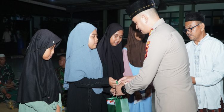 Kapolres Cirebon Kota bersama Forkopimda Kota Cirebon Gelar Tarawih Silaturahim dan Santunan Anak Yatim: Momen Kebersamaan dan Kepedulian di Bulan Ramadhan