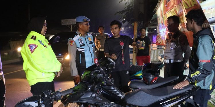 Polresta Cirebon Sosialisasikan “Mudik Aman, Keluarga Nyaman” dan Hotline 110 Jelang Lebaran 2025